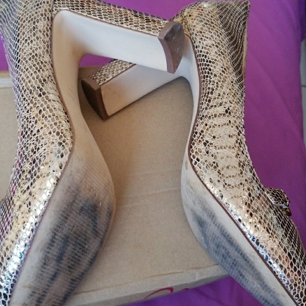 Gold shimmer pumps by Nine West - Picture 3 of 6